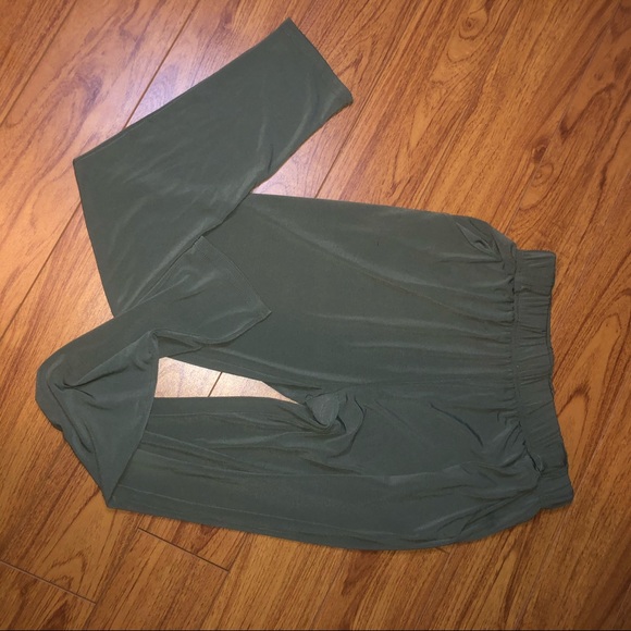 4 Comfortable Stretchy Pants - Picture 4 of 9